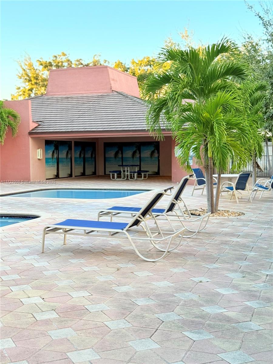 Property Image 1542298602