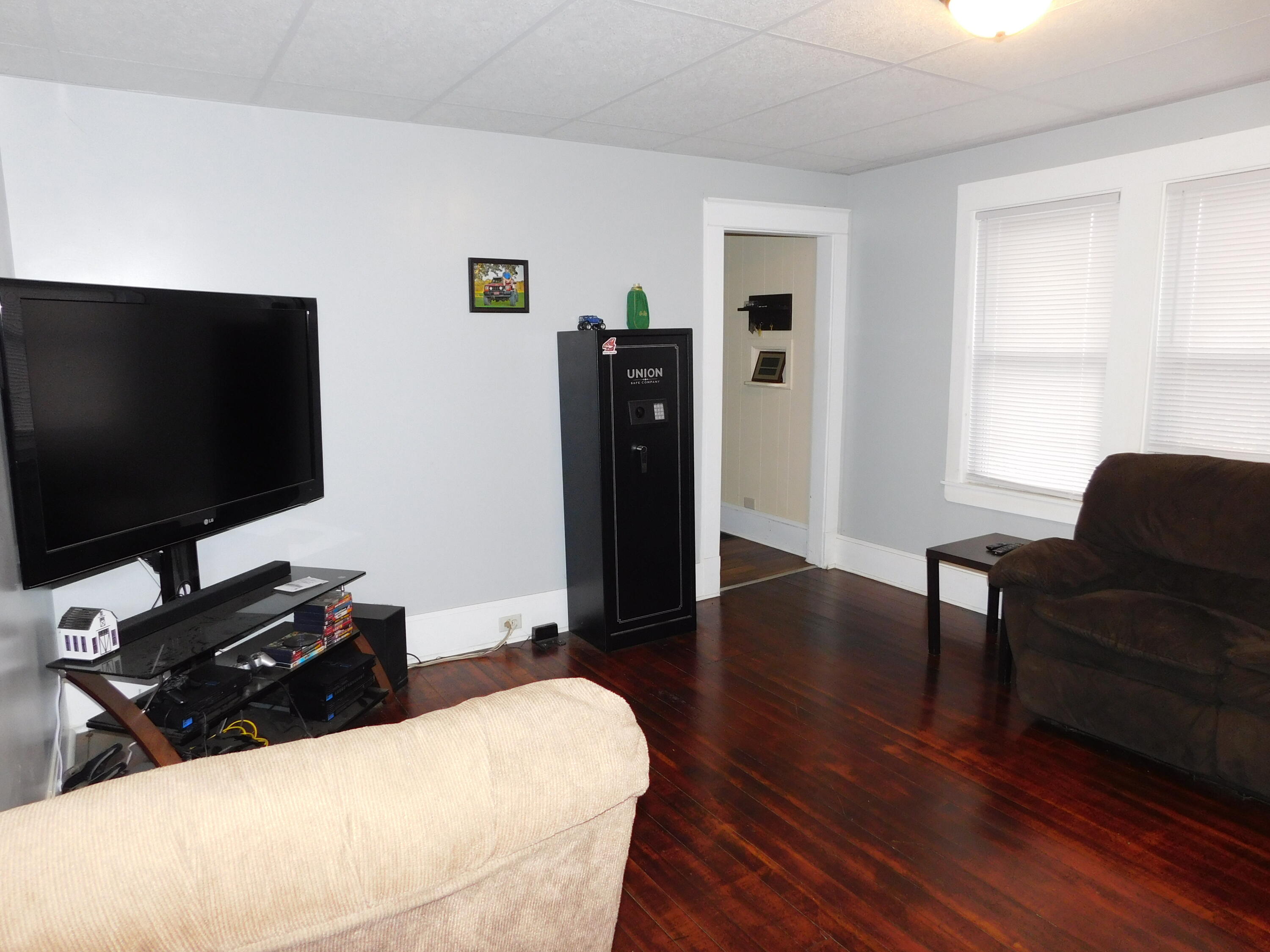Property Image 1483748576